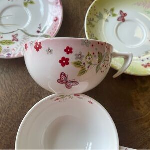 2 Teacups and 2 Saucers